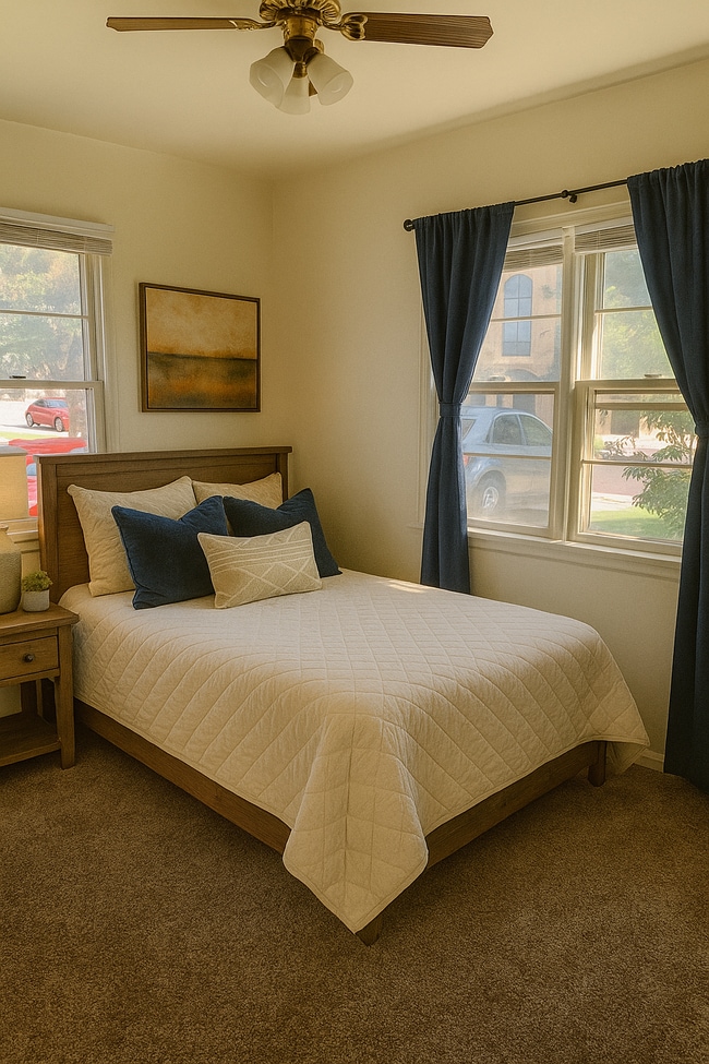 Building Photo - 1207 E Bradley St