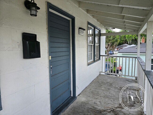 Building Photo - RATE DROP ALERT (was $1475/month)!