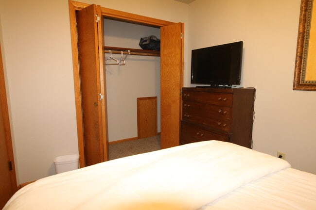 Building Photo - 1223 S Main St