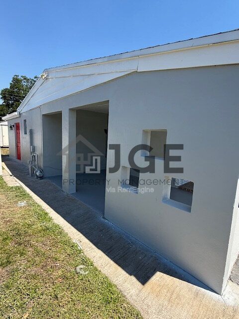 Building Photo - 6911 SW 12th St