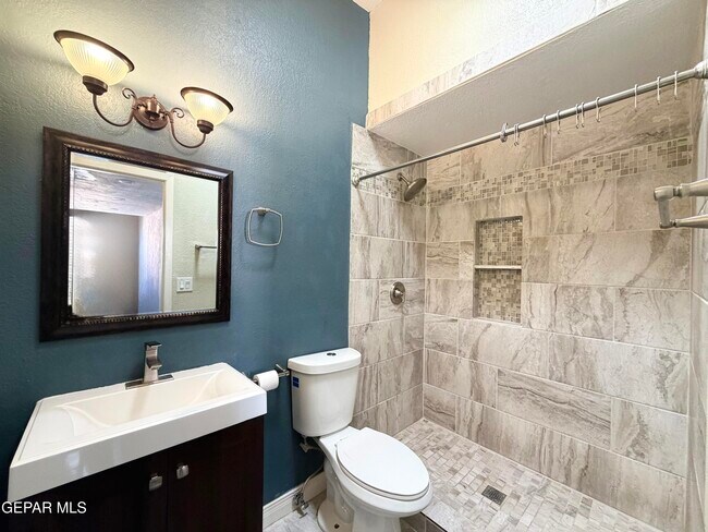 Building Photo - 11105 La Quinta Pl