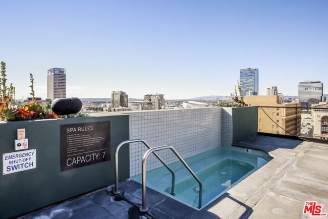 Building Photo - 849 S Broadway