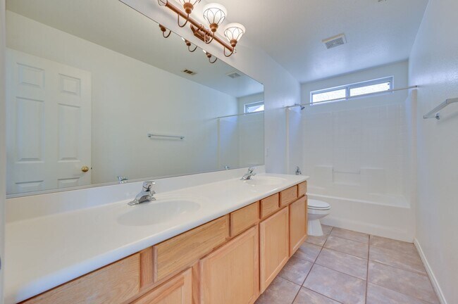 Building Photo - SW!! Southern Highlands!!! 4 Bedrooms!!!  ...