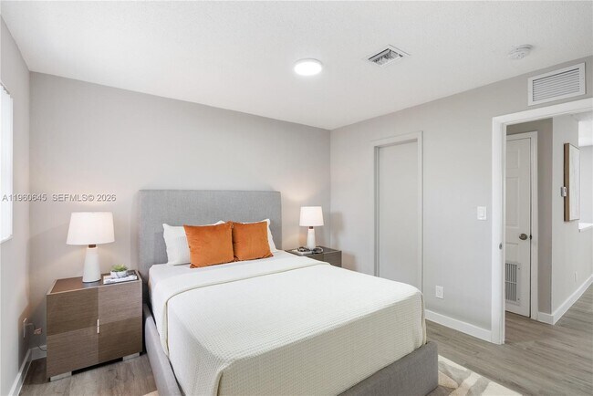 Building Photo - 322 SW 14th St