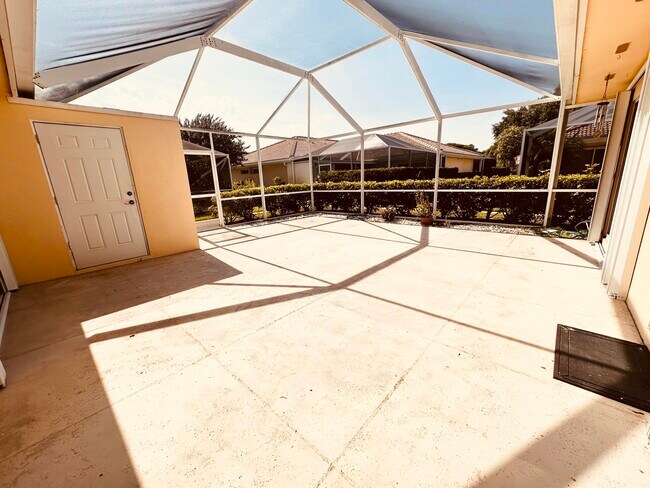 Building Photo - 9157 Sun Terrace Cir