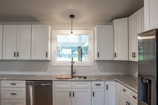 Building Photo - Hillsboro - Renovated Home for Lease