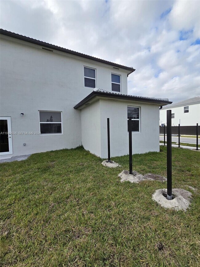 Building Photo - 16303 SW 147th Ave