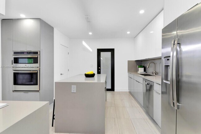 Building Photo - 5895 SW 50th Ter