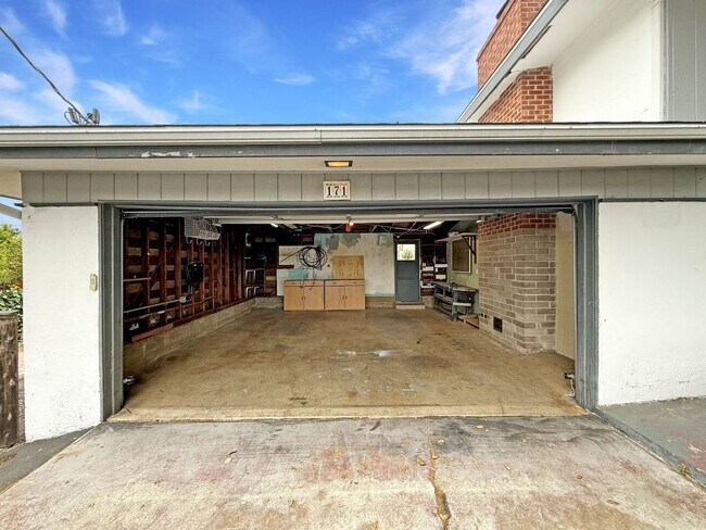 Building Photo - 3B/1BA Home in Escondido Available for Rent!