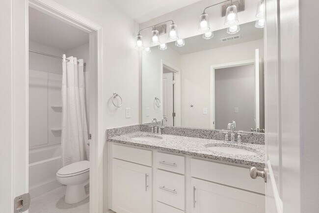 Building Photo - Gorgeous 4/3 w/ 2-Car Garage in New Hawthorne Station Subdivision in College Park!