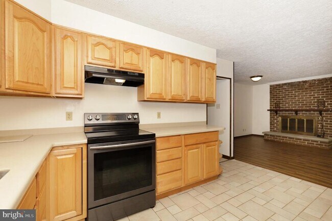 Building Photo - 11800 Wolf Run Ln