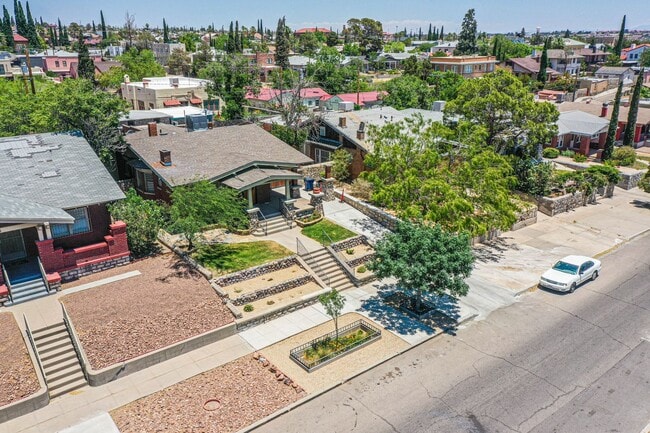 Building Photo - Manhattan Heights Historic District Gorgeous Backyard with Pool and Large House