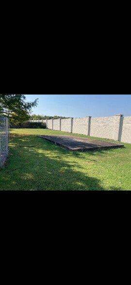 Building Photo - 1506 Oak Hollow Dr