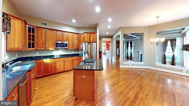 Building Photo - 309 Pure Spring Crescent