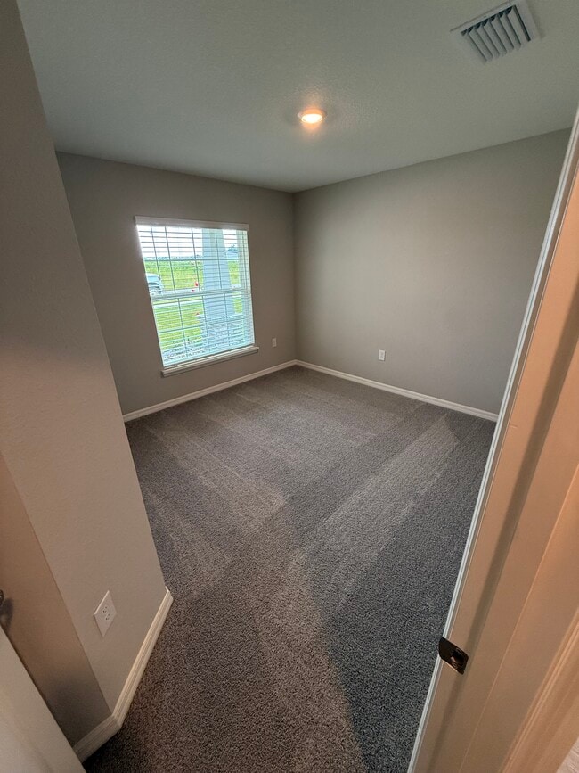 Building Photo - 5401 SE 129th Ln