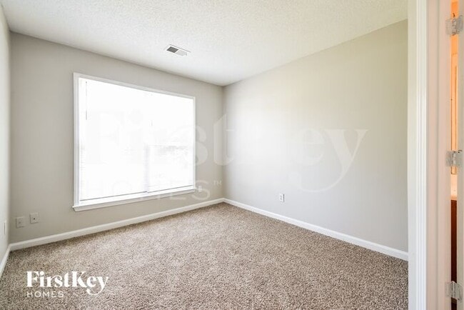 Building Photo - 941 Oak Street Southwest