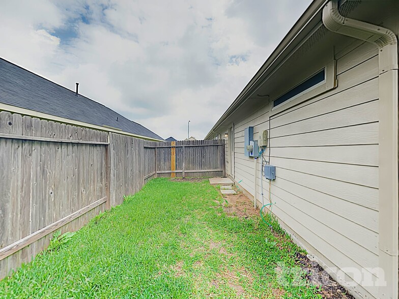 Building Photo - 21427 Wilona Way