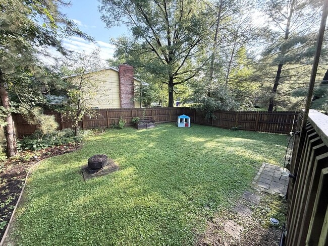 Building Photo - 4 BEDROOM AVAILABLE NOW!! MONTHLY RENT IS ...