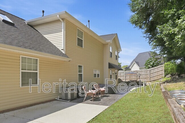 Building Photo - 2000 Cascade Falls Ln