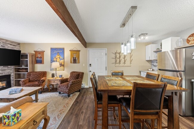 Building Photo - 1016 W Beaver Creek Blvd