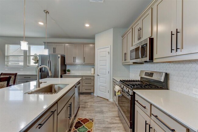 Building Photo - 222 Eagle Ford Dr