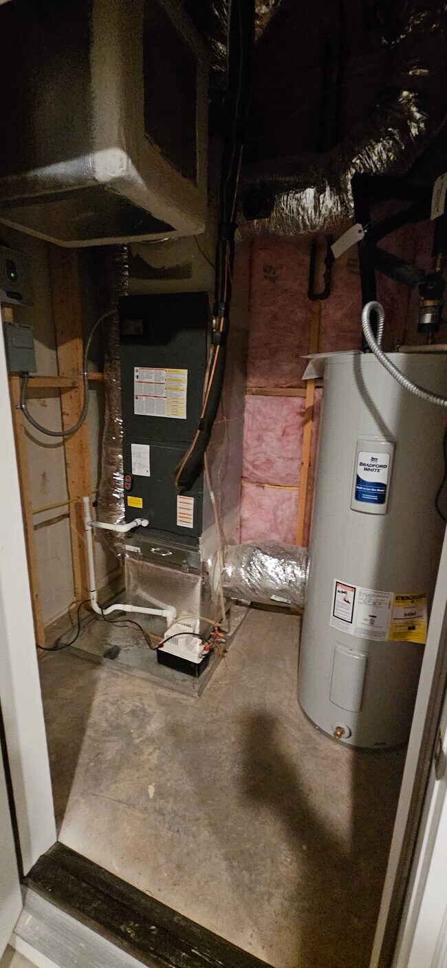 Building Photo - 1240 Ainsworth Alley