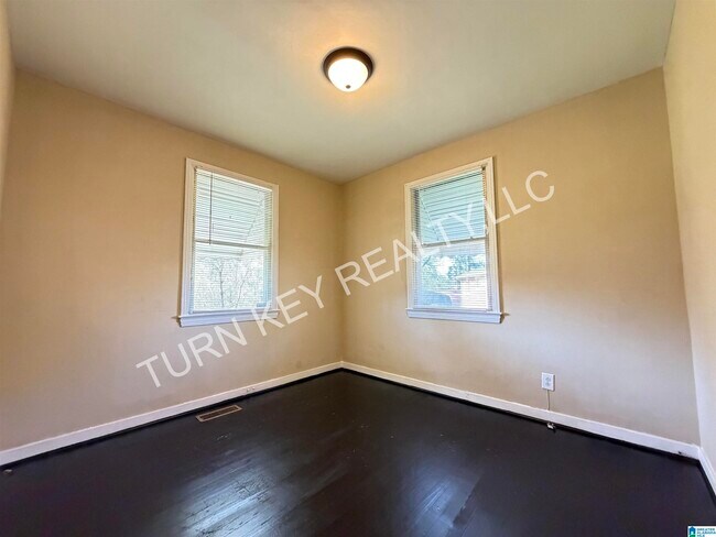 Building Photo - 305 McPherson Ave