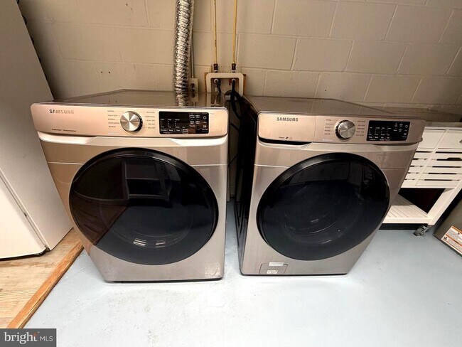 Building Photo - 7428 Mason Ln