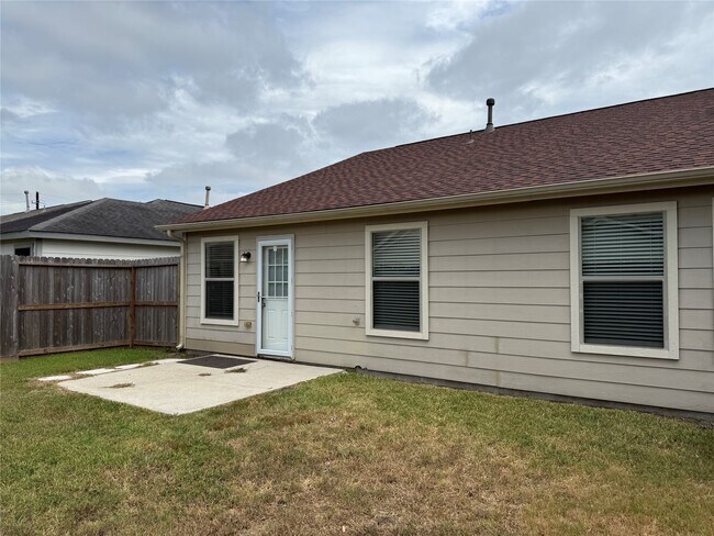 Building Photo - 3039 Legends York Dr