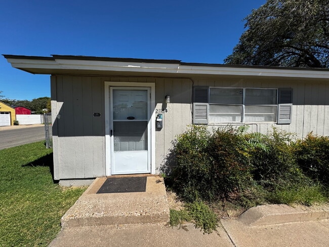 Primary Photo - Beautiful Duplex Across The Street From Cl...