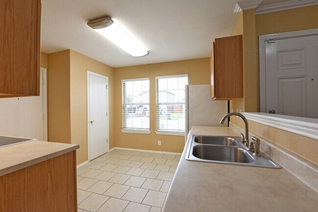Building Photo - 9647 Kennebec Way