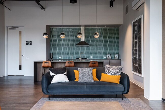 Building Photo - 901 S Ashland Ave