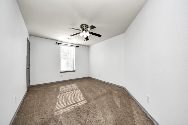 Building Photo - 4410 Lodge Vine Ct