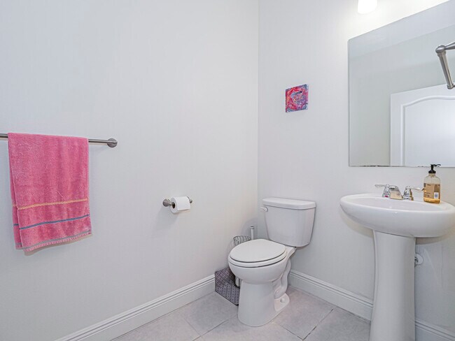 Building Photo - 5945 Buttonwood Sq