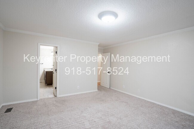 Building Photo - 4 Bed | 3 Bath in Central Tulsa!