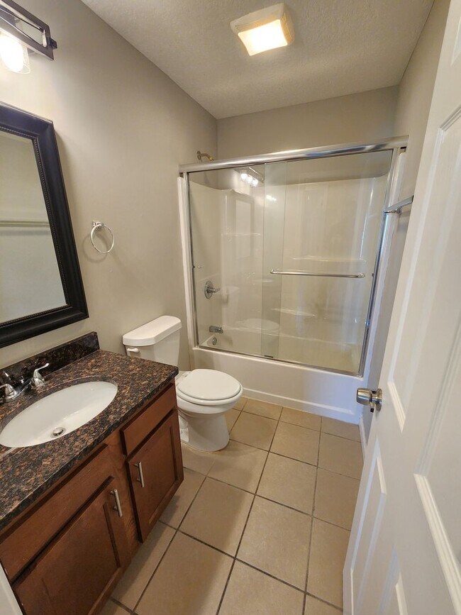 Building Photo - 7110 SW Greenview Dr