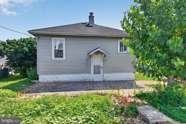 Building Photo - 319 Laurel Ave