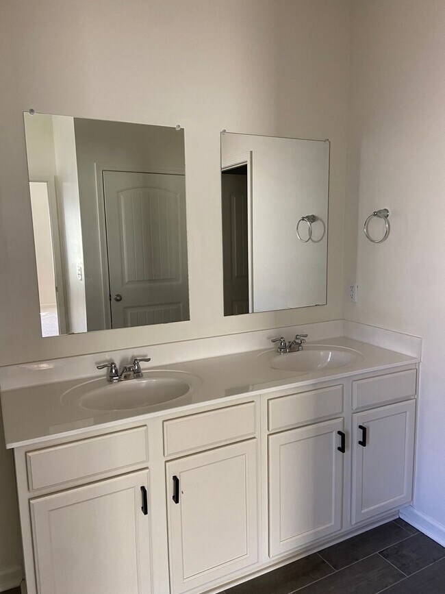 Building Photo - Price Improvement in Springville!