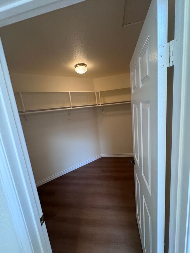 Building Photo - Spacious La Jolla Home in Gated Community