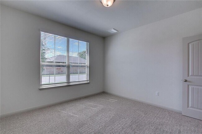 Building Photo - 18521 Urbano Dr