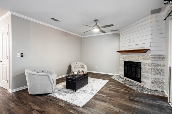 Building Photo - 251 Shoreline Dr