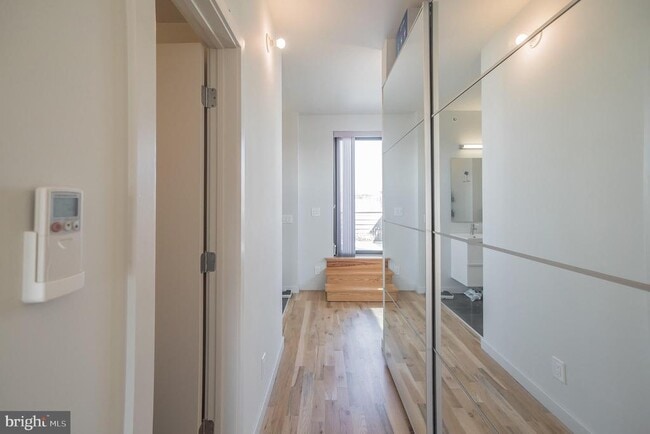 Building Photo - 439 Moyer St