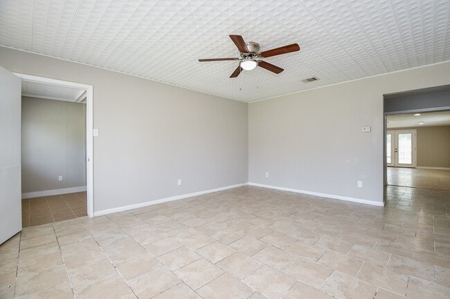 Building Photo - 14902 Gloster St