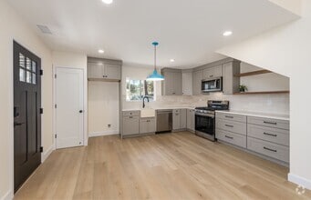 Building Photo - Beautiful 2 Bedroom Back House