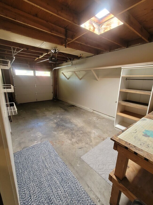 Building Photo - Mid-Century Modern half-plex in American R...