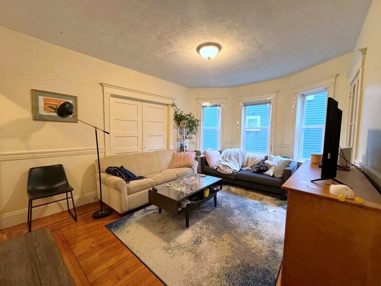 Building Photo - 28 Lexington Ave