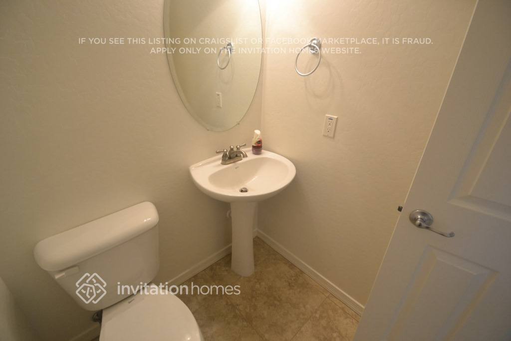 Building Photo - 10225 W Camelback Rd