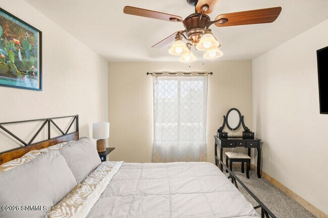 Building Photo - 2561 Desert Cove Pl