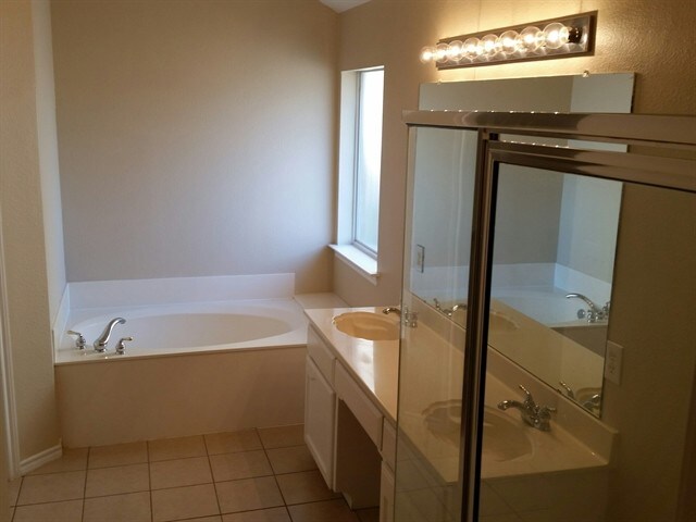 Building Photo - 909 Remington Dr