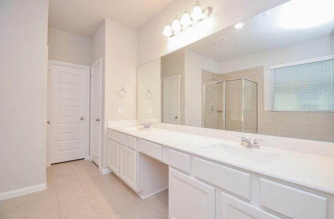 Building Photo - 14154 Little River Dr